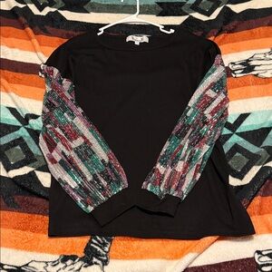 Rowdy Crowd with Multicolor Sleeves